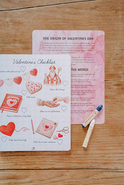 Small cards with crayons on them